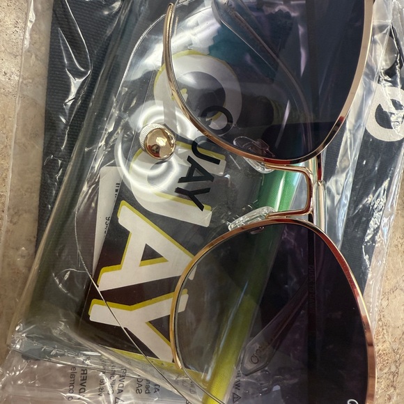 New Quay, dusk to Dawn gold sunglasses - Picture 3 of 4